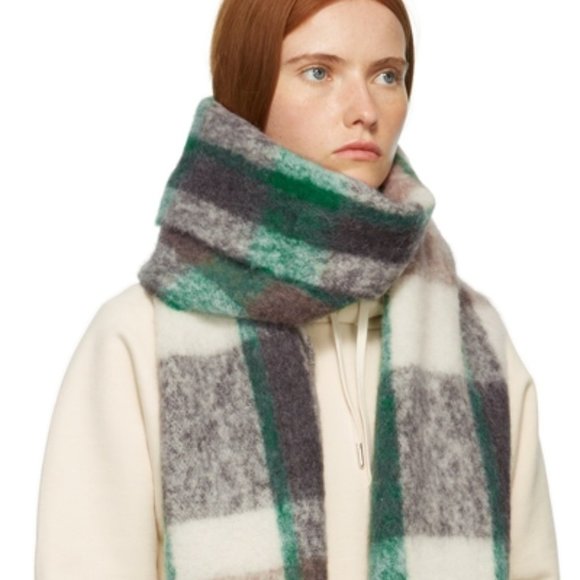90% NEW AMI SCARF - Picture 5 of 9